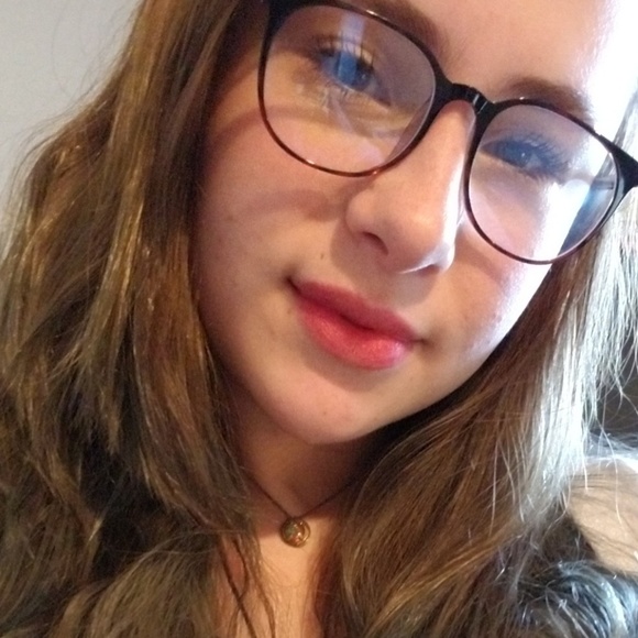 Meet your Posher, Kaylee - Picture 1 of 1